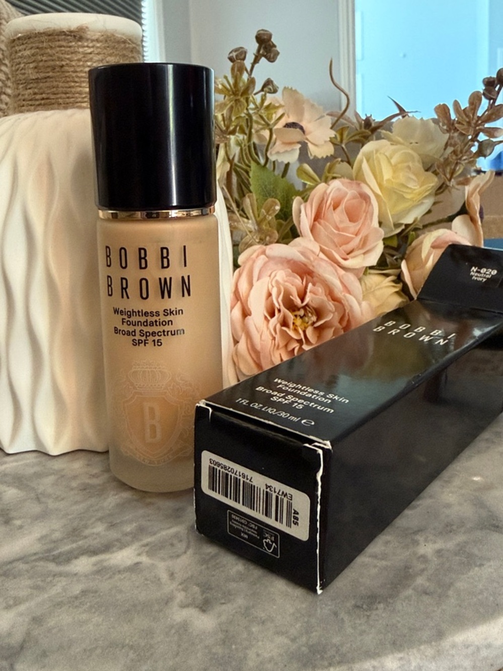 Bobbi brown Weightless Skin Oil-Controlling Foundation -N-020 Neutral Ivory